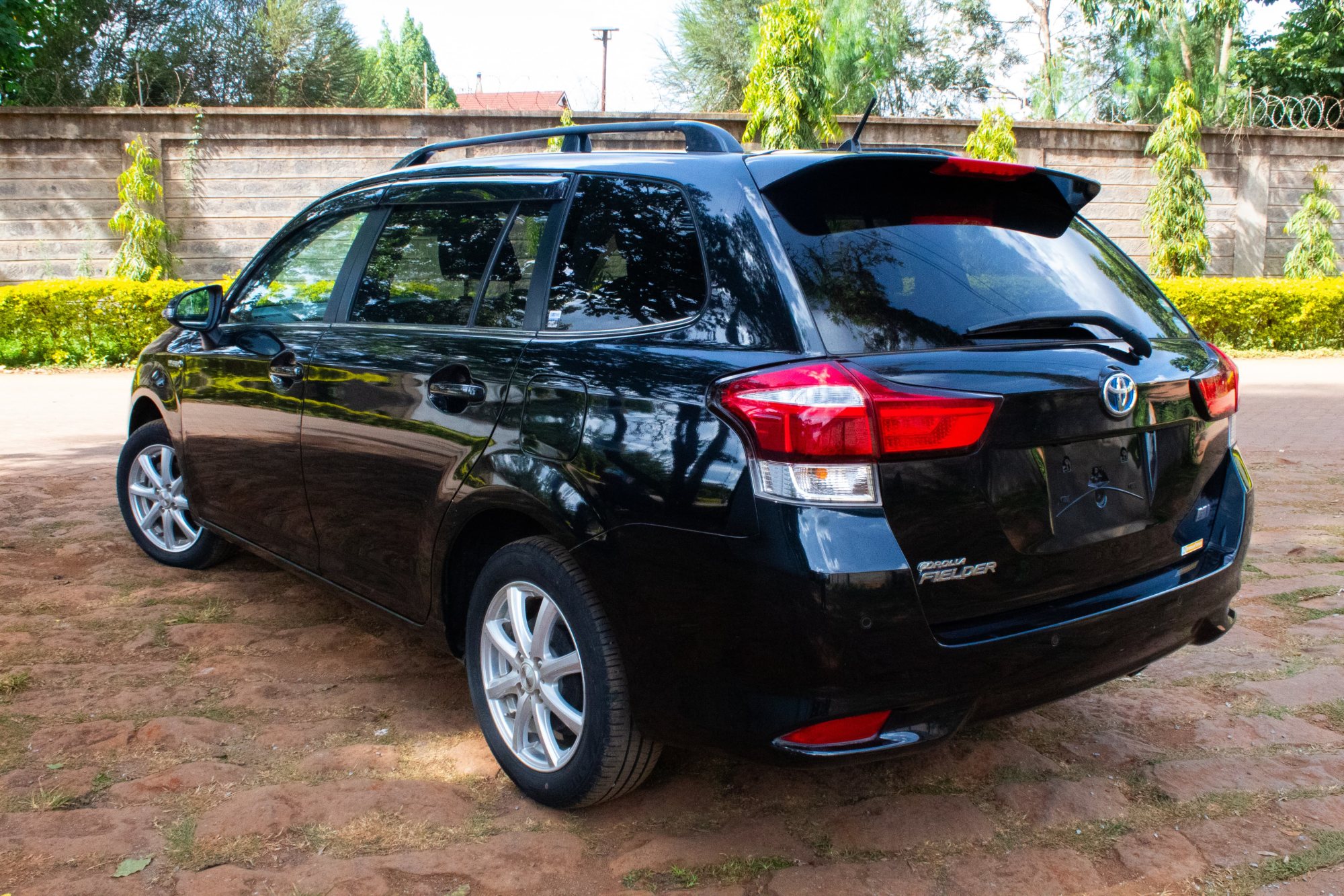 Vehicle photo thumbnail 11