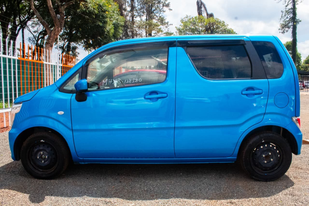 Vehicle photo thumbnail 10