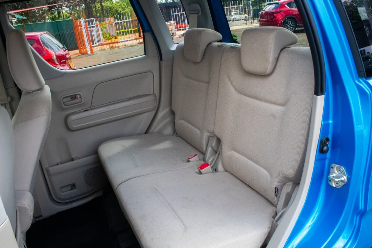Vehicle photo thumbnail 9