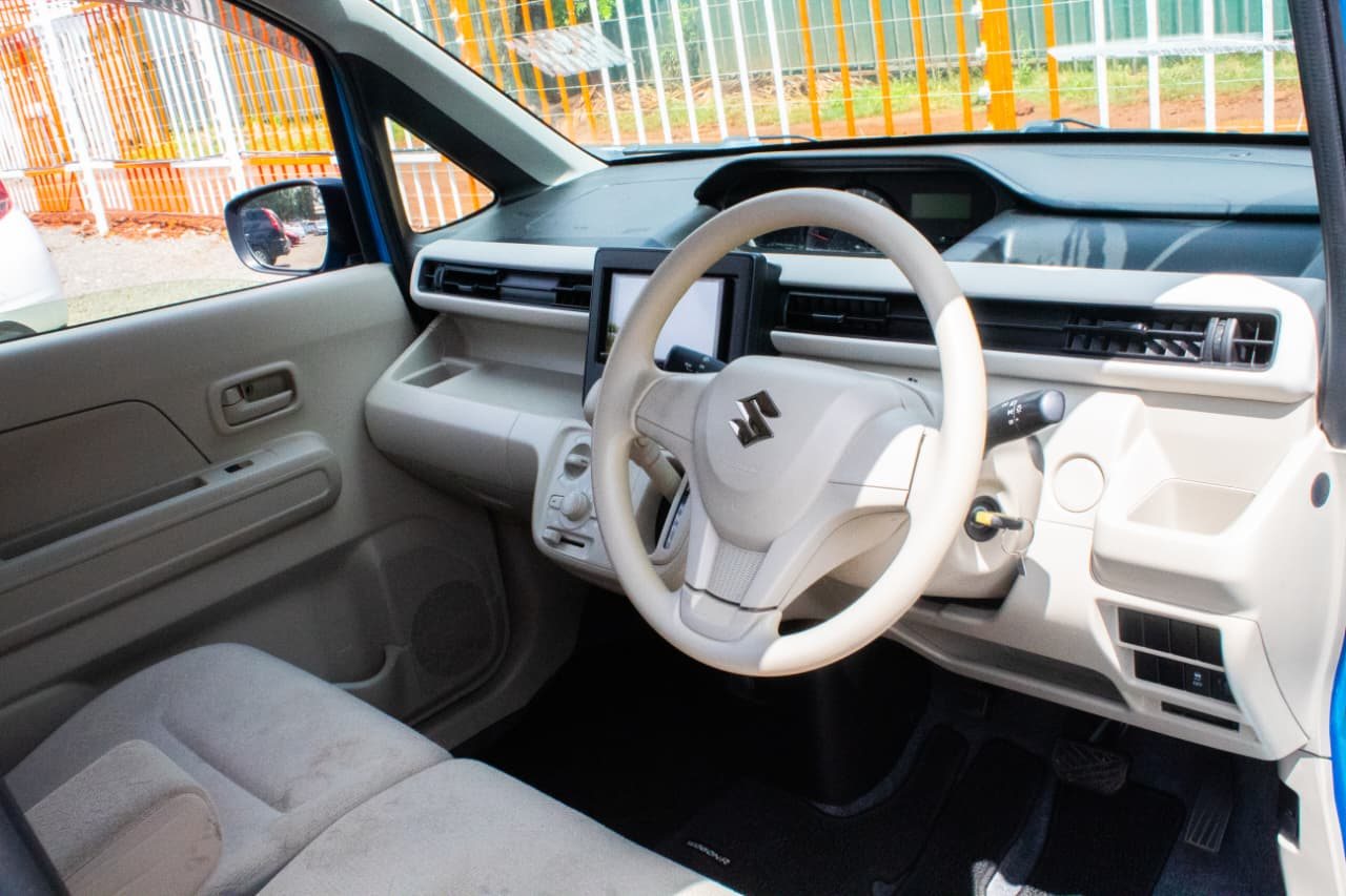 Vehicle photo thumbnail 6