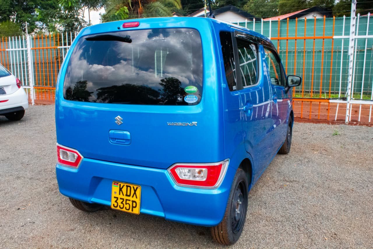 Vehicle photo thumbnail 13