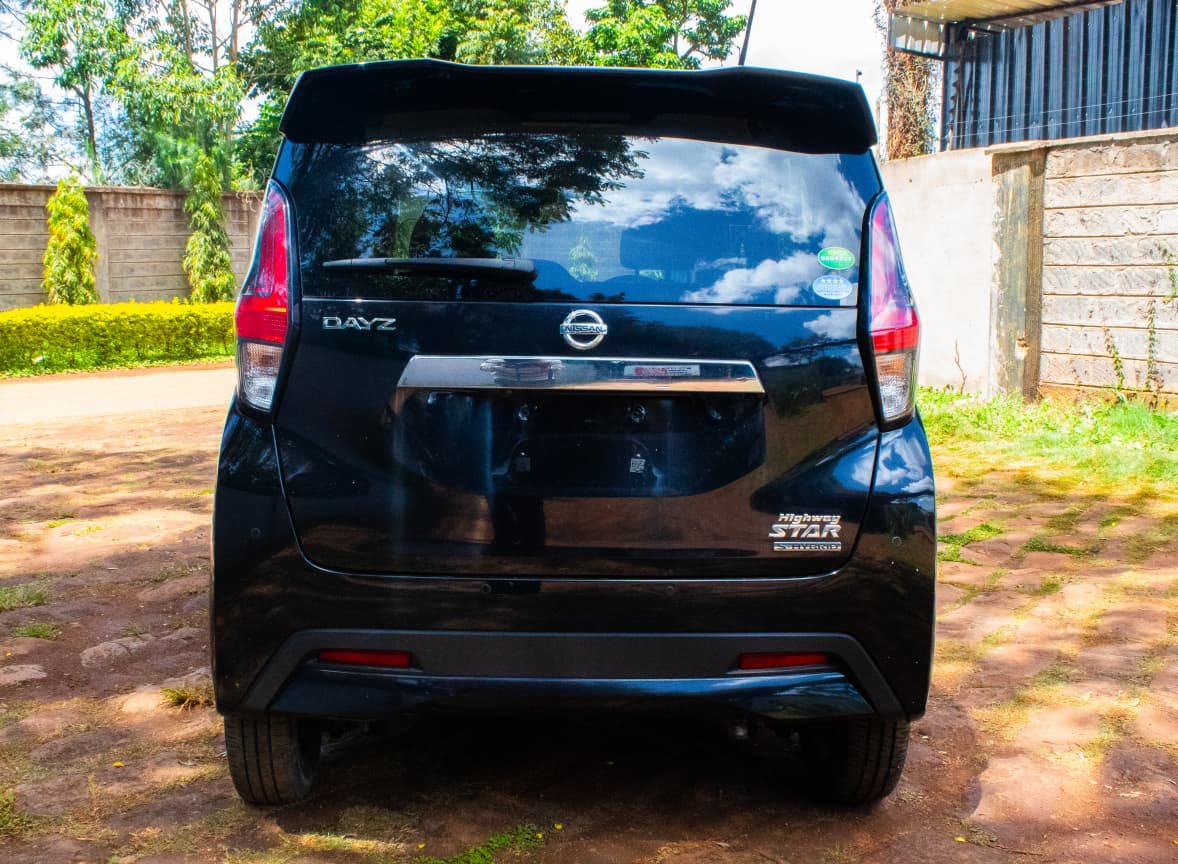 Vehicle photo thumbnail 4