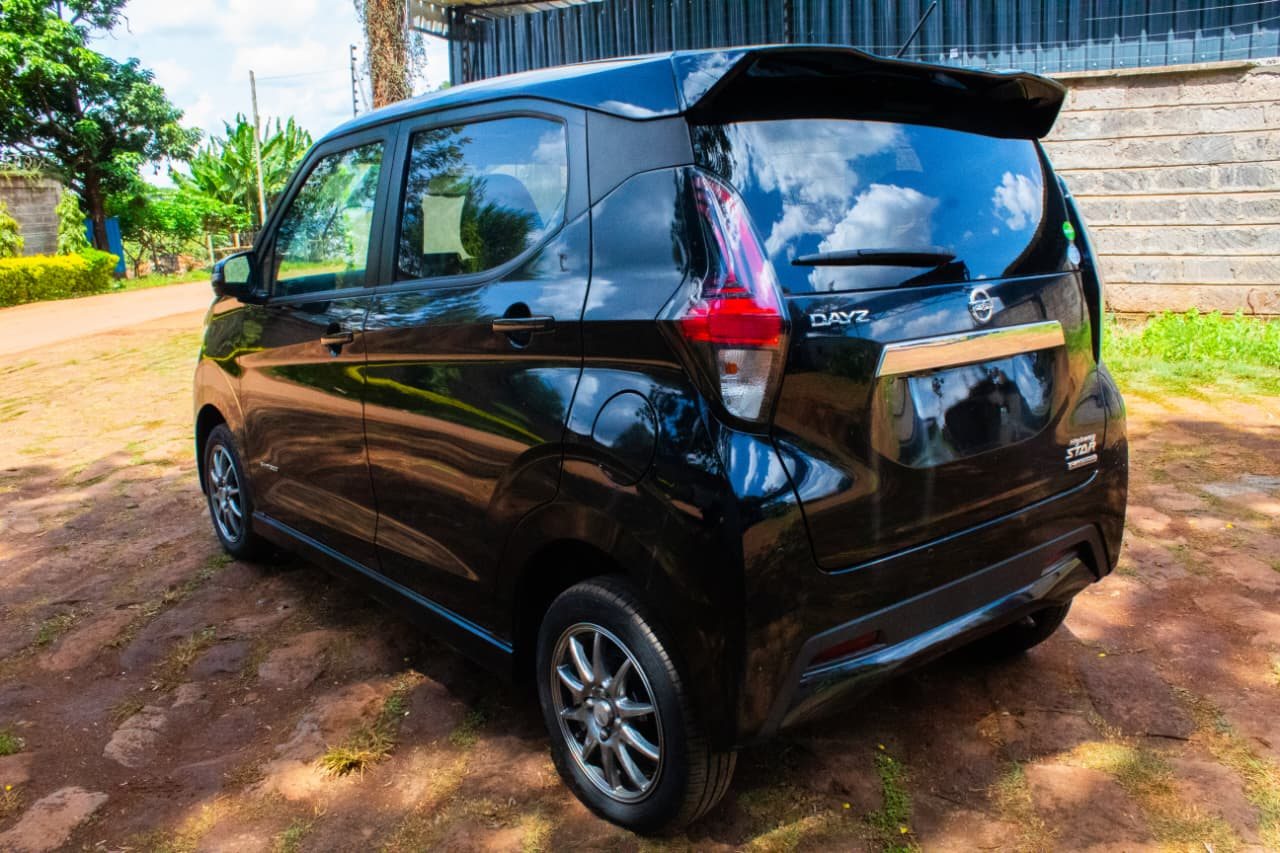 Vehicle photo thumbnail 11