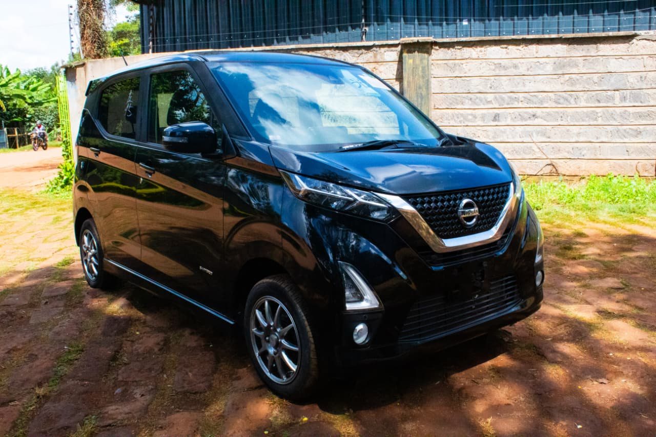 Vehicle photo thumbnail 3