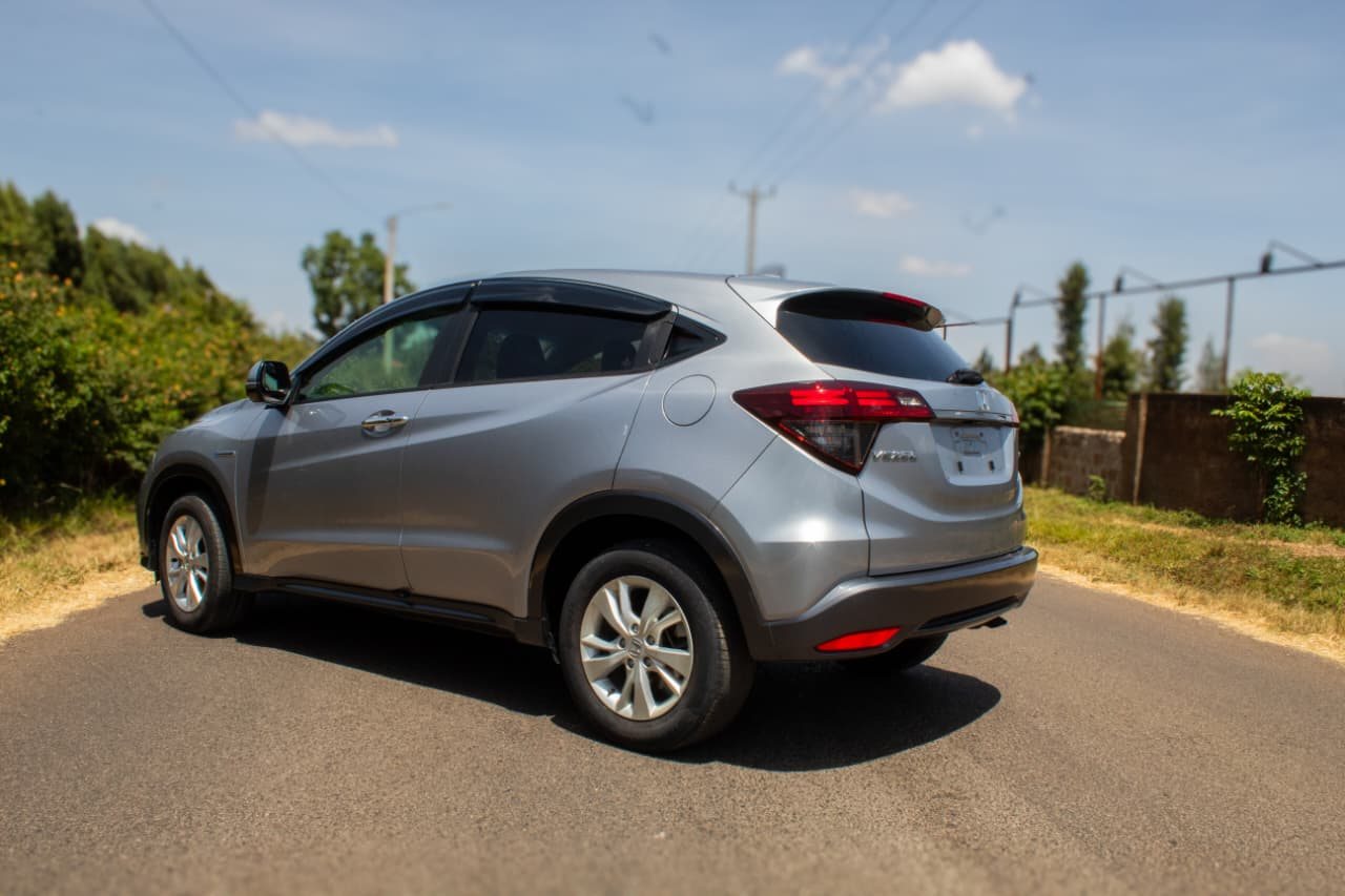 Vehicle photo thumbnail 11