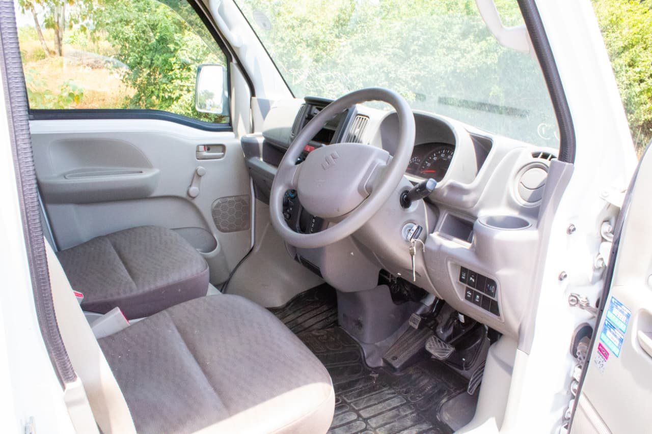 Vehicle photo thumbnail 2