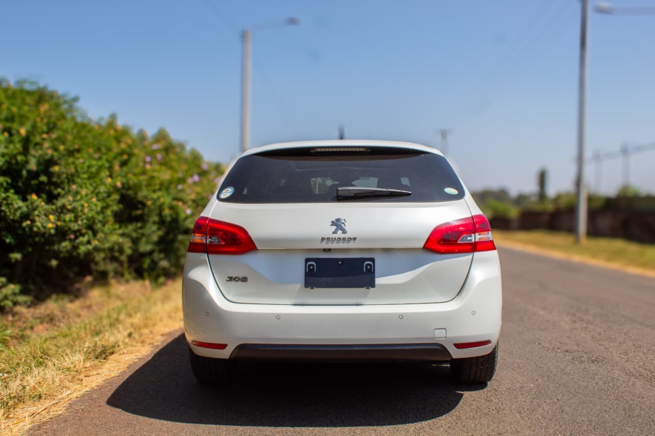 Vehicle photo thumbnail 15