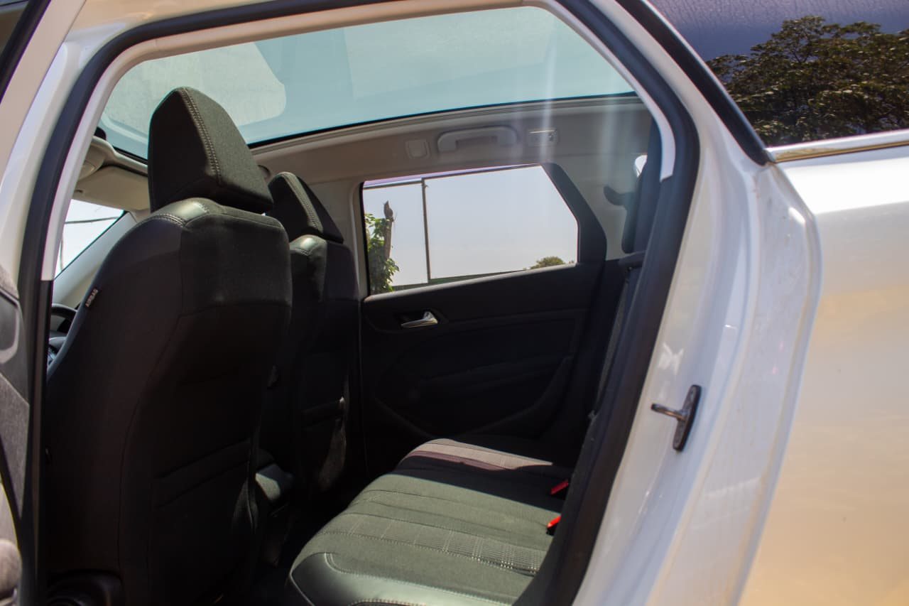 Vehicle photo thumbnail 9
