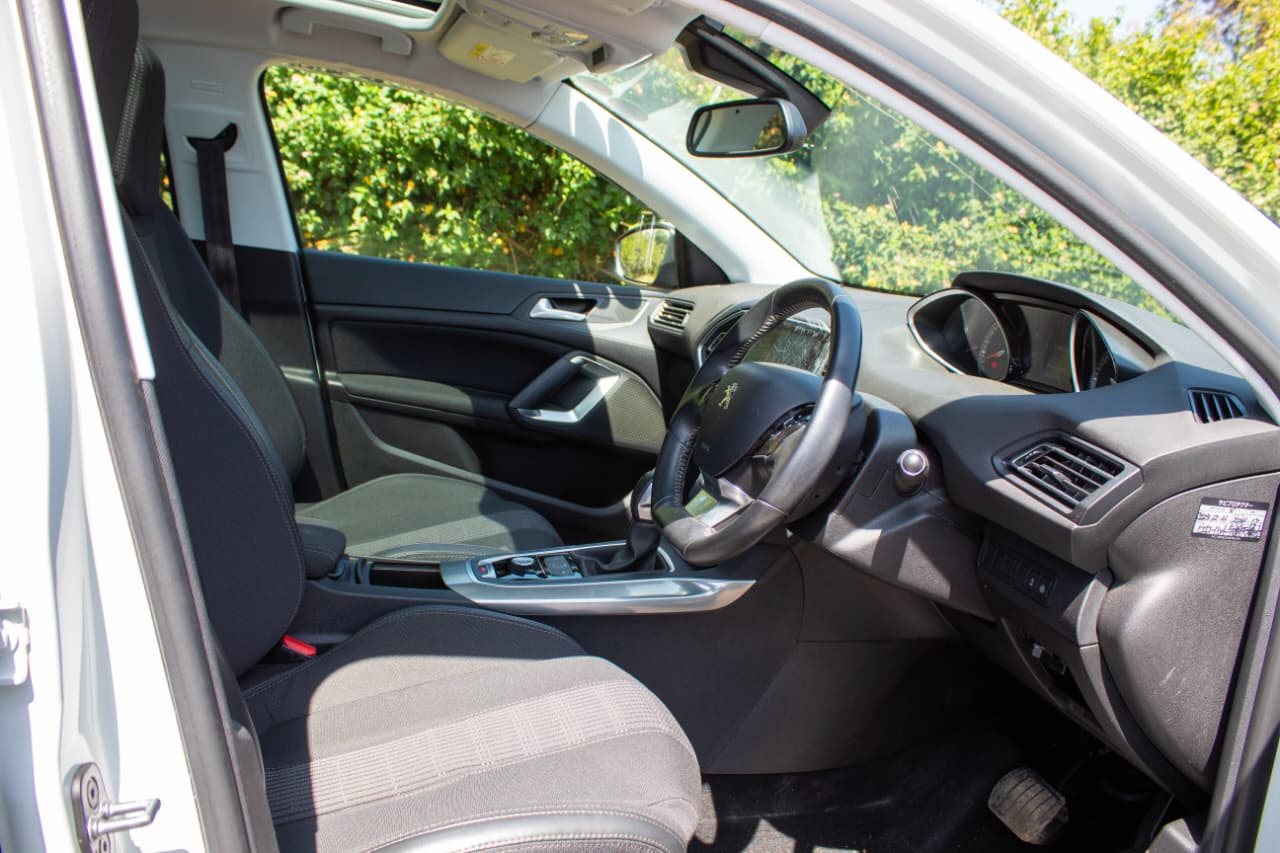 Vehicle photo thumbnail 6